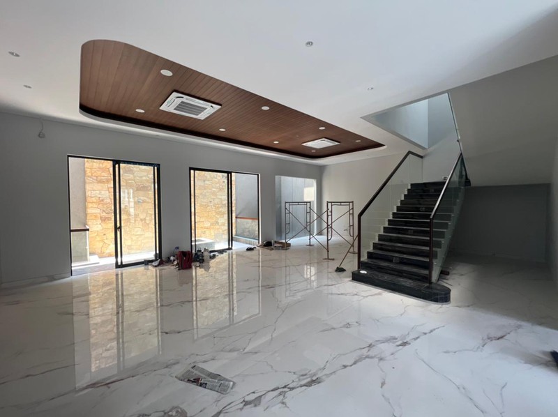 JUAL RUMAH CITRALAND WATERFRONT 3 LANTAI