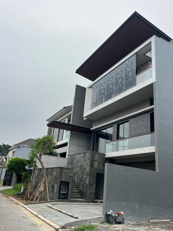 JUAL RUMAH CITRALAND WATERFRONT 3 LANTAI