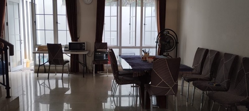 Flash Sale. Rumah bagus Menaggio Village, Gading Serpong