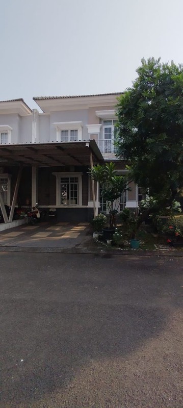 Flash Sale. Rumah bagus Menaggio Village, Gading Serpong