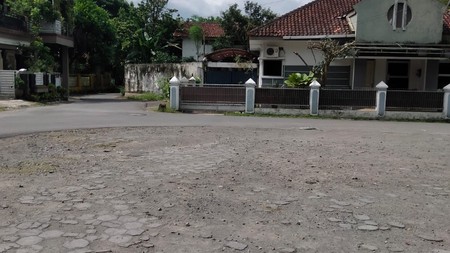 Rumah Tinggal Nyaman & Strategis di dalam Perum Ambarukmo Permai - Depok Sleman