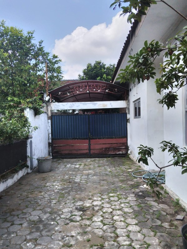 Rumah Tinggal Nyaman & Strategis di dalam Perum Ambarukmo Permai - Depok Sleman