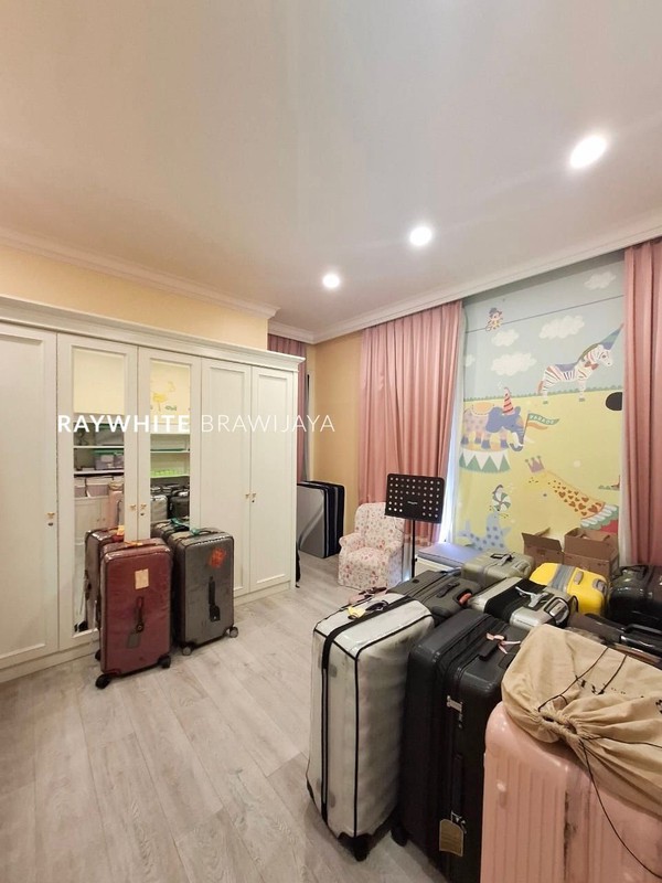 Senopati Area Modern Claasic Home