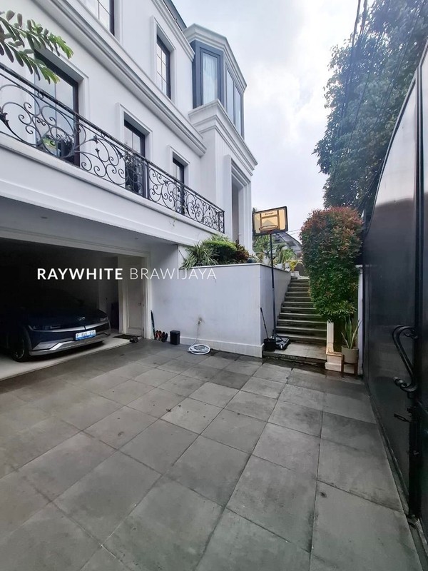 Senopati Area Modern Claasic Home