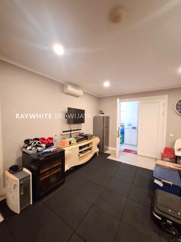 Senopati Area Modern Claasic Home