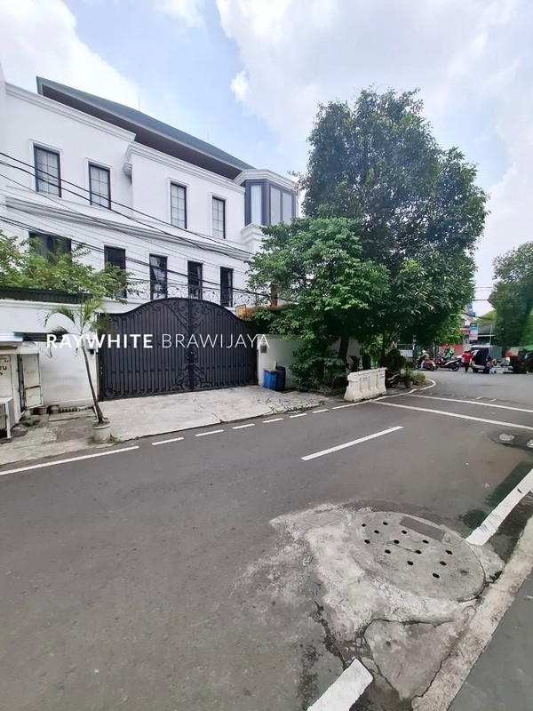 Senopati Area Modern Claasic Home