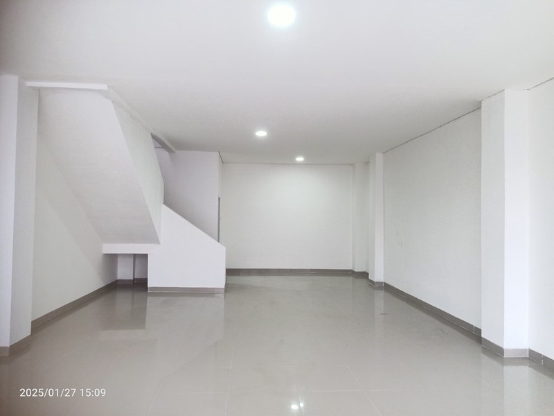 RUKO 4 LANTAI LOKASI STRATEGIS DI TEBET