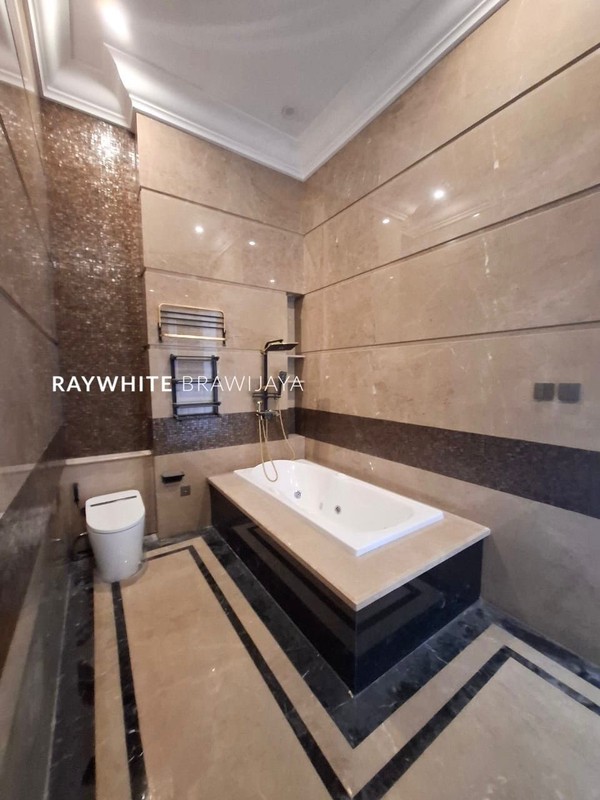 Brand New House American Classic Pondok Indah