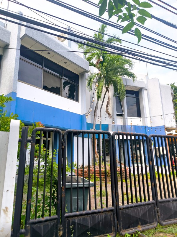 Dijual murah rumah Hook Jalan Bintang Diponggo di Surabaya 