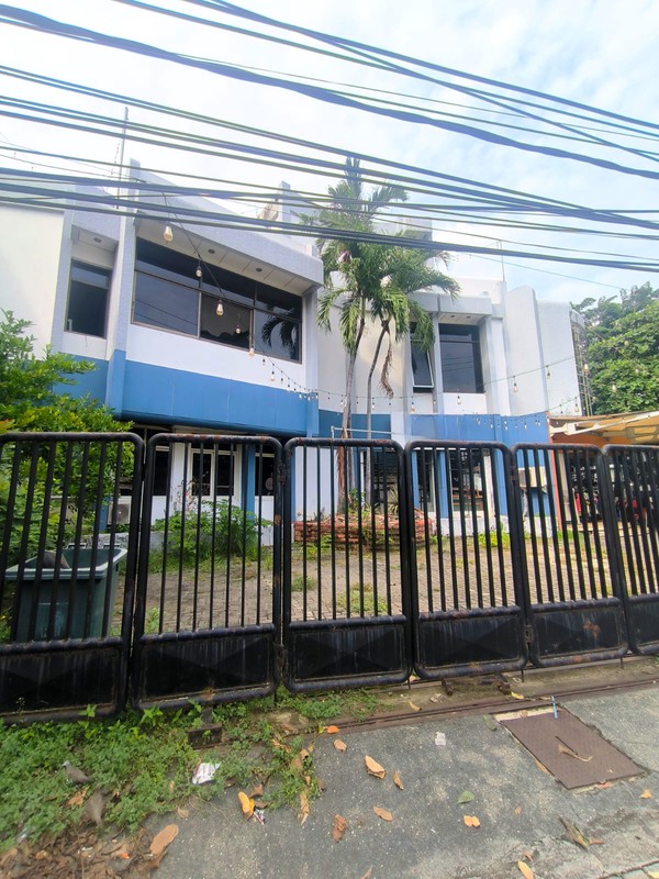 Dijual murah rumah Hook Jalan Bintang Diponggo di Surabaya 