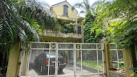 Rumah Luas 2 Lantai Bangunan Kokoh di Komplek Elit Cinere