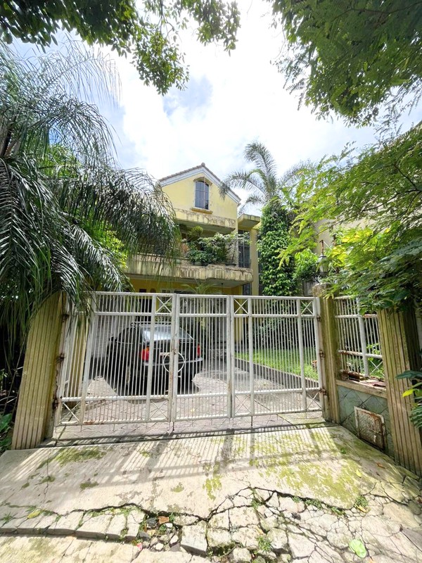 Rumah Luas 2 Lantai Bangunan Kokoh di Komplek Elit Cinere