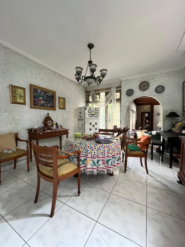 Rumah Luas 2 Lantai Bangunan Kokoh di Komplek Elit Cinere