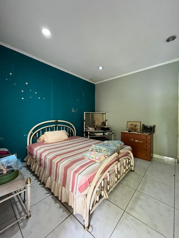 Rumah Luas 2 Lantai Bangunan Kokoh di Komplek Elit Cinere