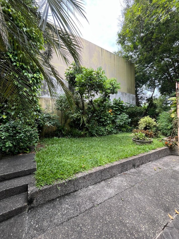 Rumah Luas 2 Lantai Bangunan Kokoh di Komplek Elit Cinere