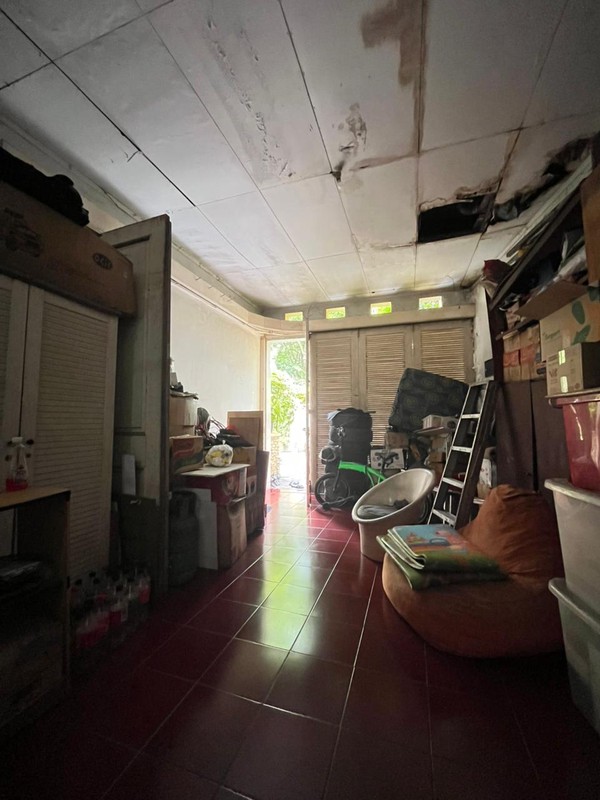 Rumah Luas 2 Lantai Bangunan Kokoh di Komplek Elit Cinere