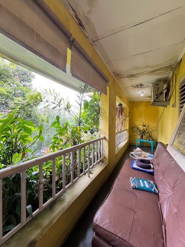 Rumah Luas 2 Lantai Bangunan Kokoh di Komplek Elit Cinere