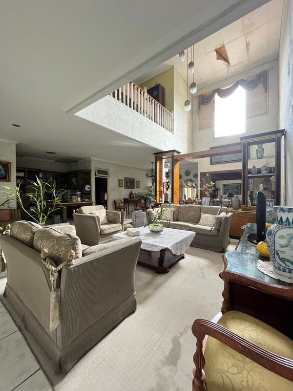 Rumah Luas 2 Lantai Bangunan Kokoh di Komplek Elit Cinere