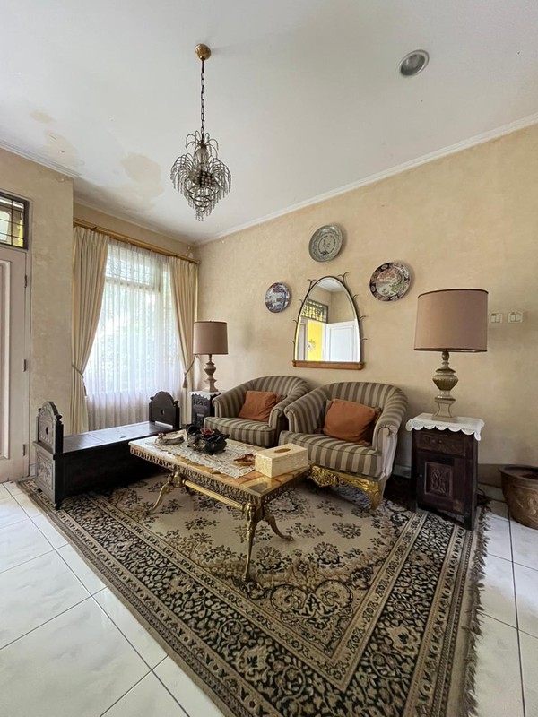 Rumah Luas 2 Lantai Bangunan Kokoh di Komplek Elit Cinere