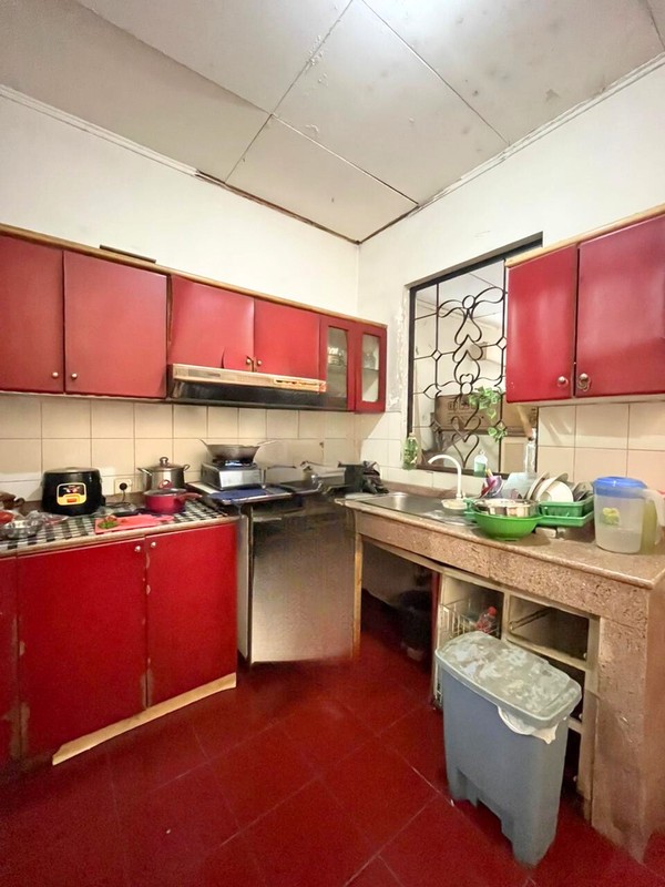 Rumah Luas 2 Lantai Bangunan Kokoh di Komplek Elit Cinere