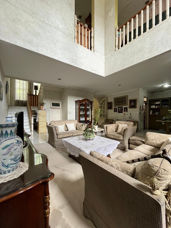 Rumah Luas 2 Lantai Bangunan Kokoh di Komplek Elit Cinere