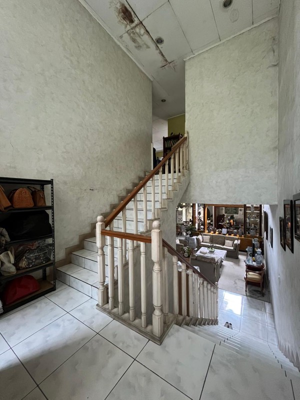 Rumah Luas 2 Lantai Bangunan Kokoh di Komplek Elit Cinere