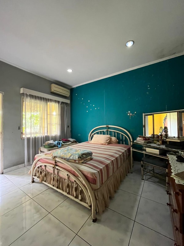 Rumah Luas 2 Lantai Bangunan Kokoh di Komplek Elit Cinere