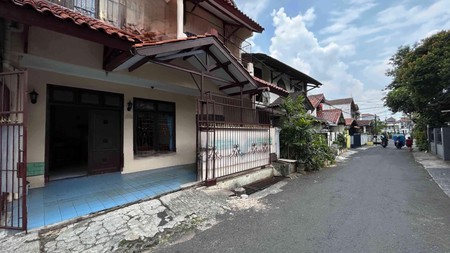 Rumah 2 Lantai 4 Kamar Tidur Dijual di Kebon Baru Tebet Jaksel