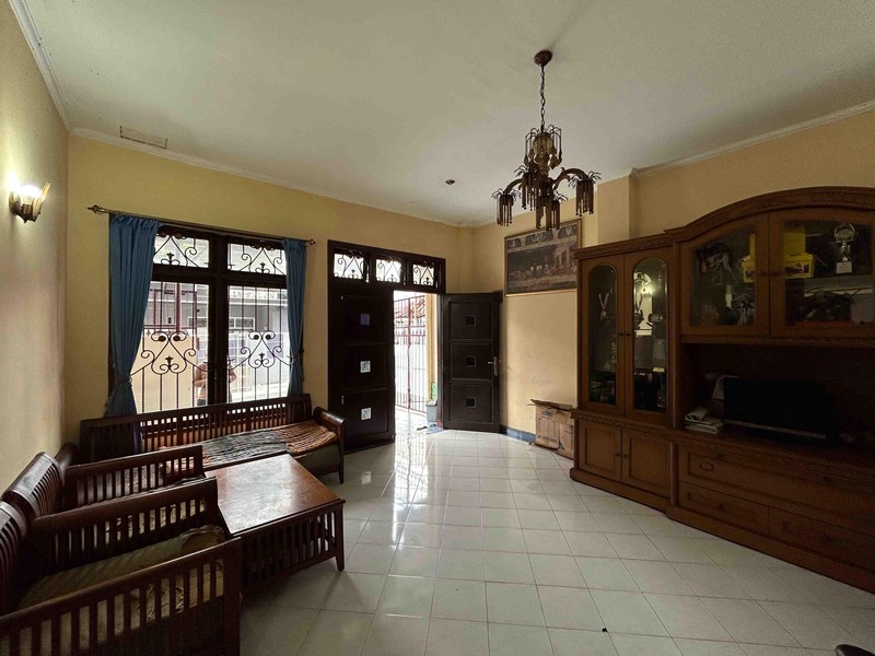 Rumah 2 Lantai 4 Kamar Tidur Dijual di Kebon Baru Tebet Jaksel
