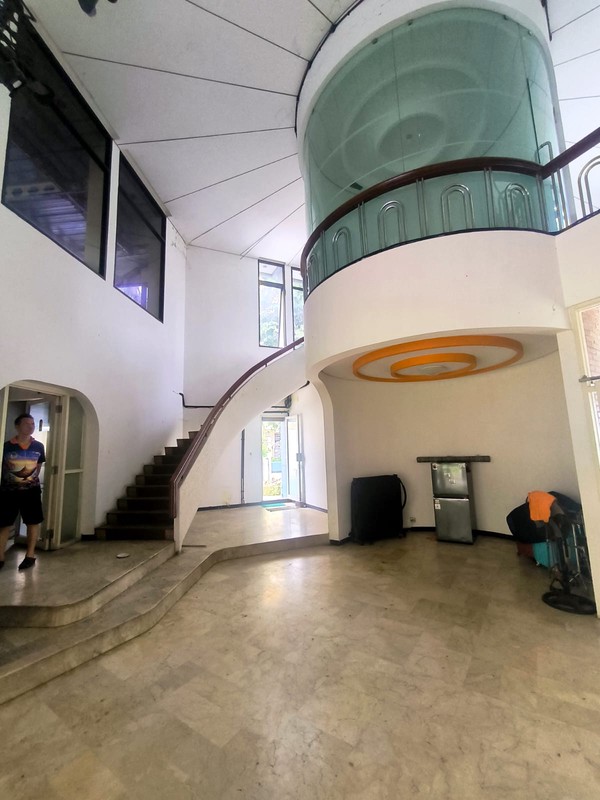 800 m2 Rumah Hook Raya Nol Jalan Bintang Diponggo Dekat Dekat Mayjend Sungkono, Hr Muhammad, Ciputra World Mall Cocok Untuk Kantor, Bank, Ruko, Rumah Makan, Cafe, Klinik Kecantikan