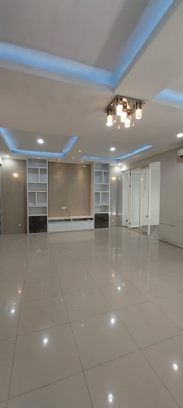 MURAH LUAS Dijual Rumah Raya Eastwood Citraland - Semi Furnished - Special Row Jalan Lebar 4 Mobil - Surat Shm