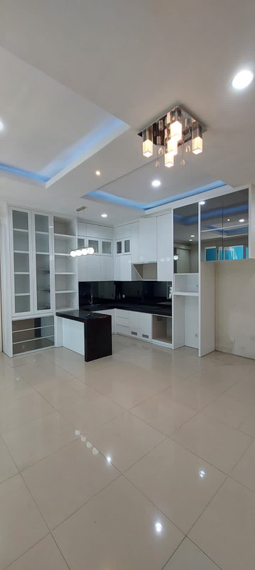 MURAH LUAS Dijual Rumah Raya Eastwood Citraland - Semi Furnished - Special Row Jalan Lebar 4 Mobil - Surat Shm