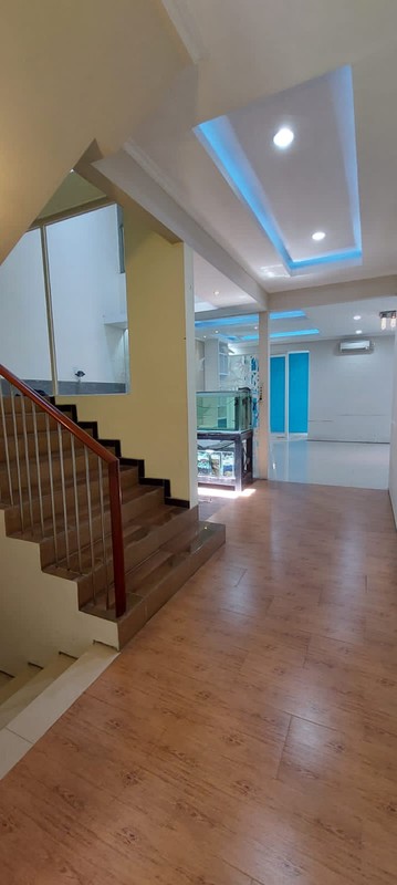 MURAH LUAS Dijual Rumah Raya Eastwood Citraland - Semi Furnished - Special Row Jalan Lebar 4 Mobil - Surat Shm