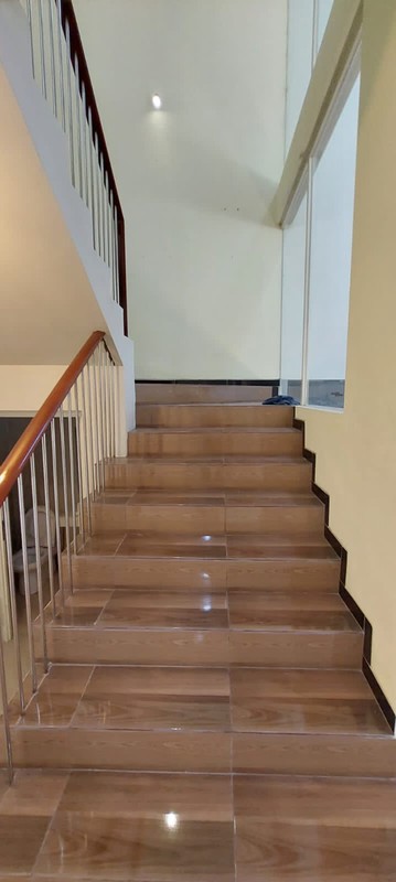 MURAH LUAS Dijual Rumah Raya Eastwood Citraland - Semi Furnished - Special Row Jalan Lebar 4 Mobil - Surat Shm