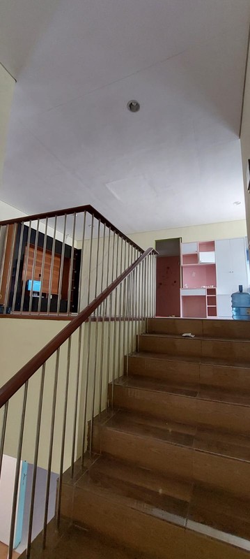 MURAH LUAS Dijual Rumah Raya Eastwood Citraland - Semi Furnished - Special Row Jalan Lebar 4 Mobil - Surat Shm