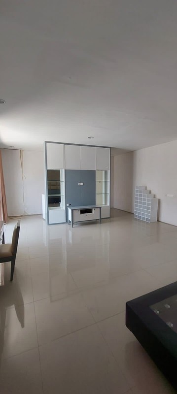 MURAH LUAS Dijual Rumah Raya Eastwood Citraland - Semi Furnished - Special Row Jalan Lebar 4 Mobil - Surat Shm