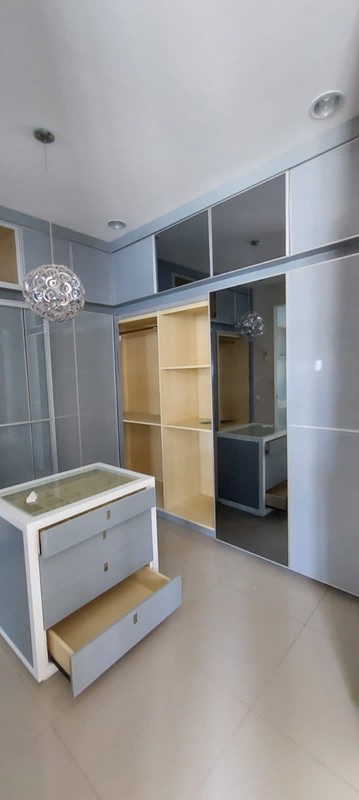 MURAH LUAS Dijual Rumah Raya Eastwood Citraland - Semi Furnished - Special Row Jalan Lebar 4 Mobil - Surat Shm