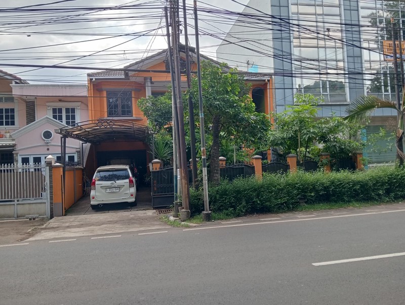 Rumah Pinggir Jalan, Strategis, Cocok Untuk Hunian dan Usaha, Bisa KPR, Harga Nego