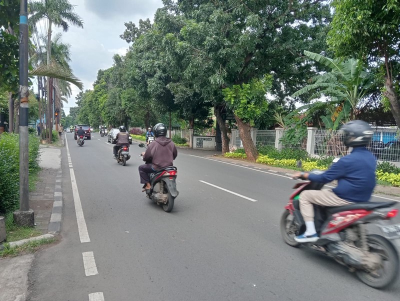 Rumah Pinggir Jalan, Strategis, Cocok Untuk Hunian dan Usaha, Bisa KPR, Harga Nego