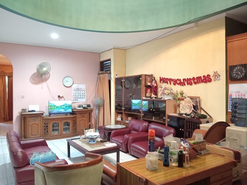 Rumah Pinggir Jalan, Strategis, Cocok Untuk Hunian dan Usaha, Bisa KPR, Harga Nego