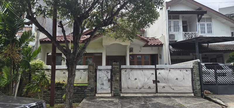 Rumah nyaman dengan lingkungan yang asri di Bintaro Sektor 2