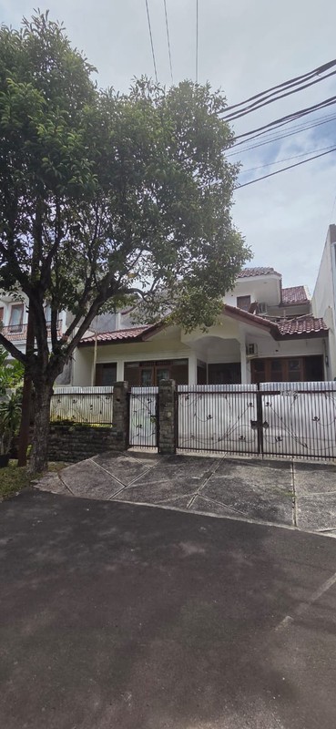 Rumah nyaman dengan lingkungan yang asri di Bintaro Sektor 2