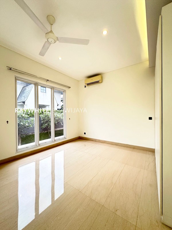 Townhouse Mewah Siap Huni Lokasi Strategis Area Pejaten Barat