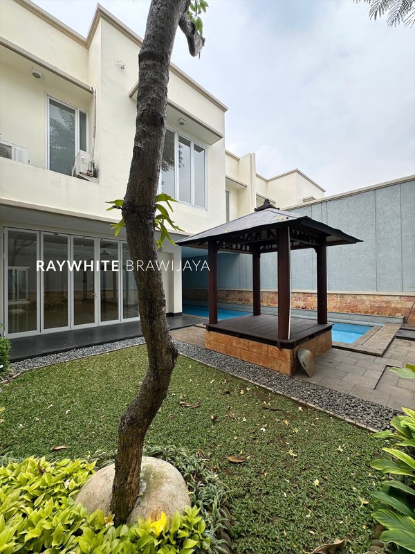 Townhouse Mewah Siap Huni Lokasi Strategis Area Pejaten Barat