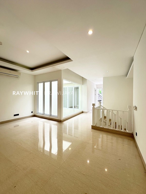 Townhouse Mewah Siap Huni Lokasi Strategis Area Pejaten Barat