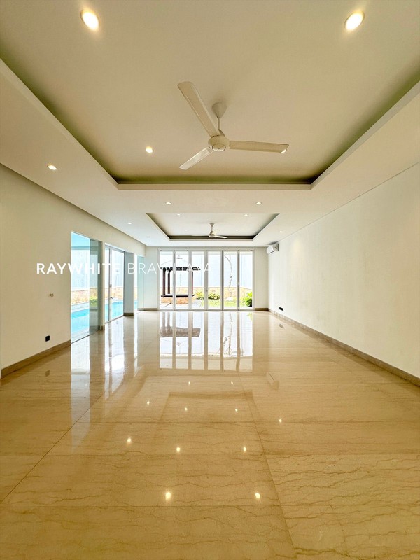 Townhouse Mewah Siap Huni Lokasi Strategis Area Pejaten Barat