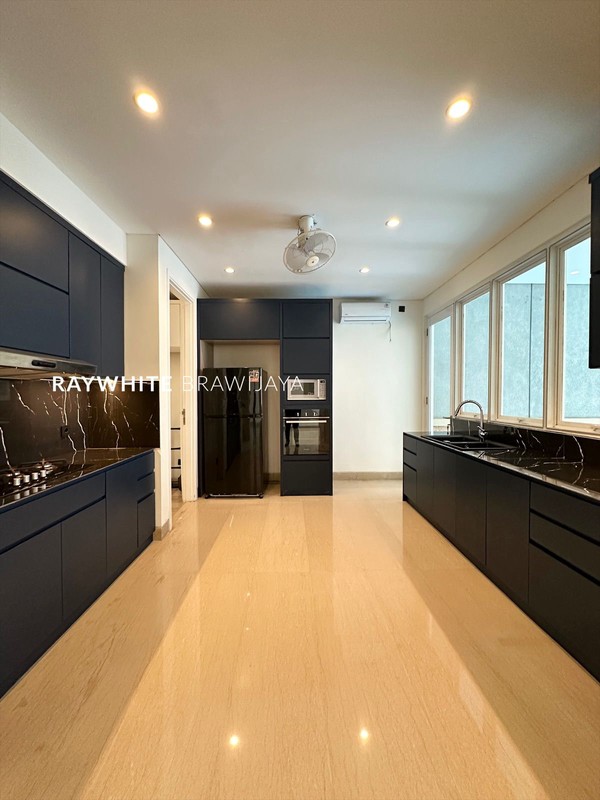 Townhouse Mewah Siap Huni Lokasi Strategis Area Pejaten Barat