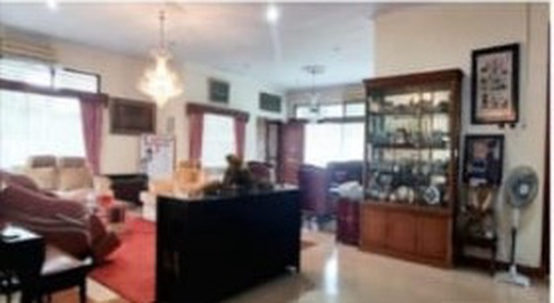 Rumah Asri Dengan Halaman Luas @Kemang Timur, Jakarta Selatan