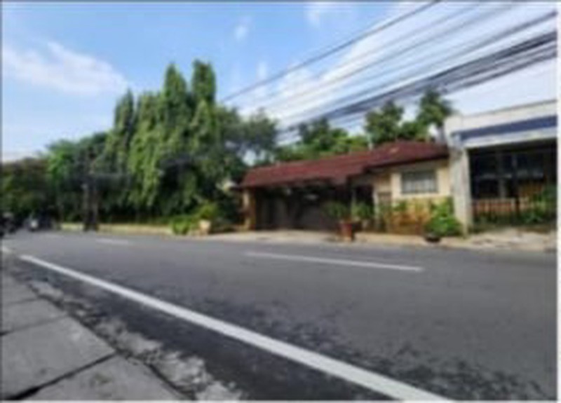 Rumah Asri Dengan Halaman Luas @Kemang Timur, Jakarta Selatan