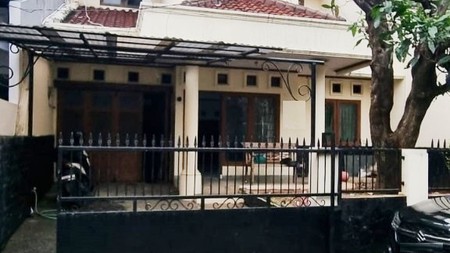Rumah Lama. Semi Furnished. Bebas Banjir di Komplek Puri Flamboyan, Rempoa, Ciputat Timur